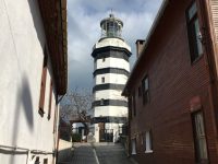 Dr.House dan Merkez Üsküdar Caddesi Çıkışlı İki Kat İzinli Arsa.